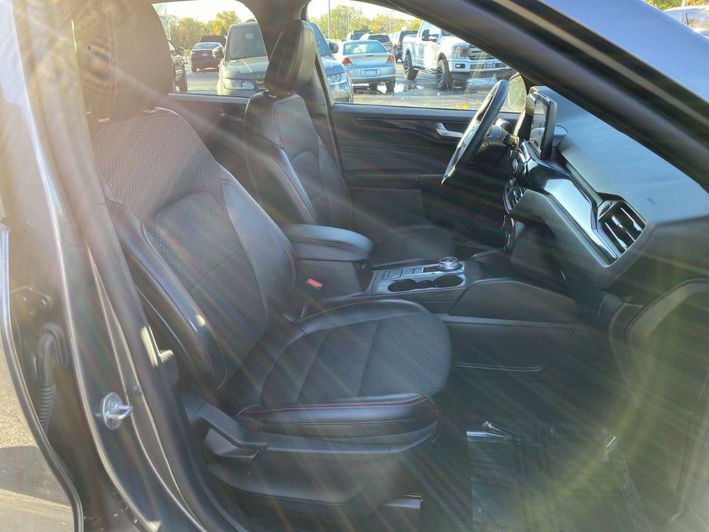 Certified 2025 Ford Escape ST-Line image 36