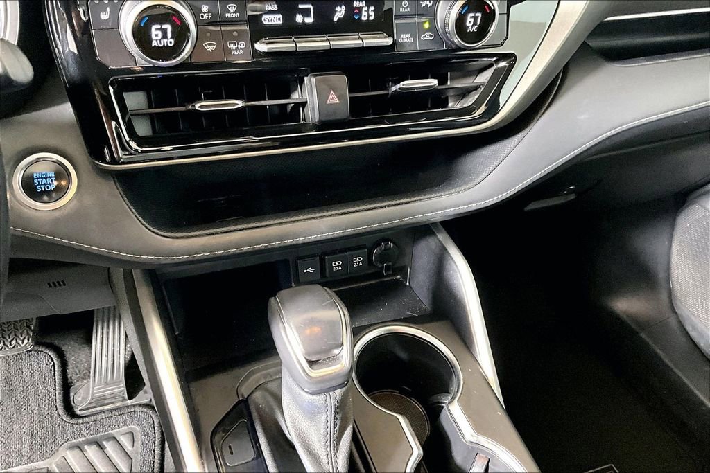 Used 2021 Toyota Highlander XLE AWD/4WD image 21
