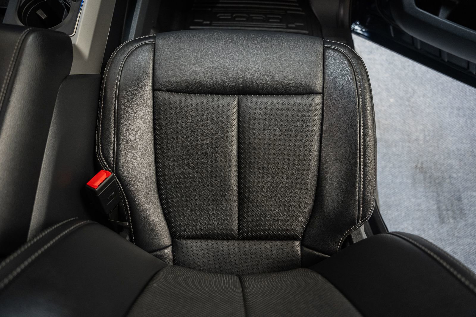 Certified 2022 Ford F250 Lariat w/ Black Appearance Pkg image 40