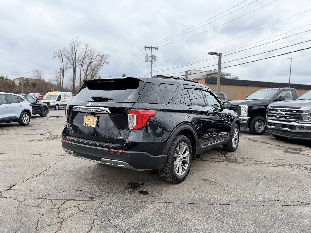 Certified 2022 Ford Explorer XLT w/ Equipment Group 202A image 5