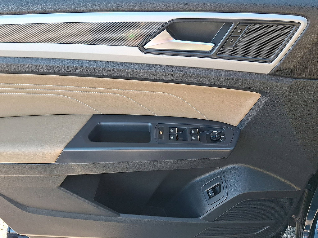 Used 2021 Volkswagen Atlas Cross Sport SE w/ Panoramic Sunroof Package AWD/4WD image 16