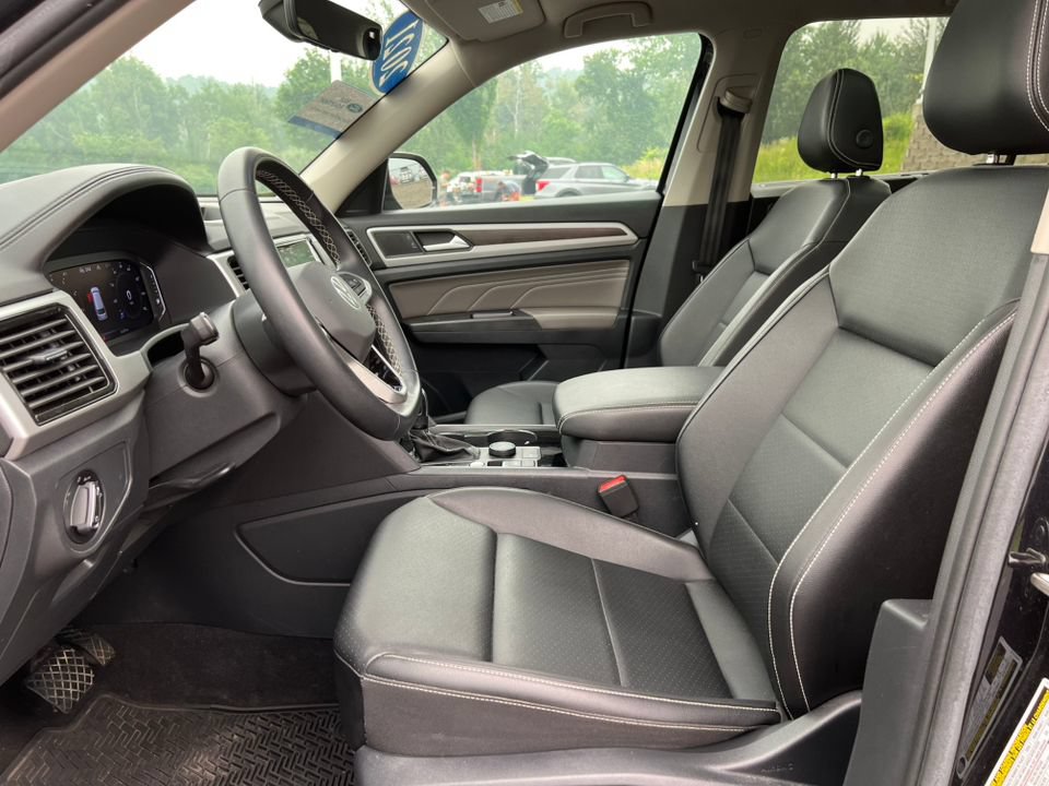 Used 2023 Volkswagen Atlas SE AWD/4WD image 3