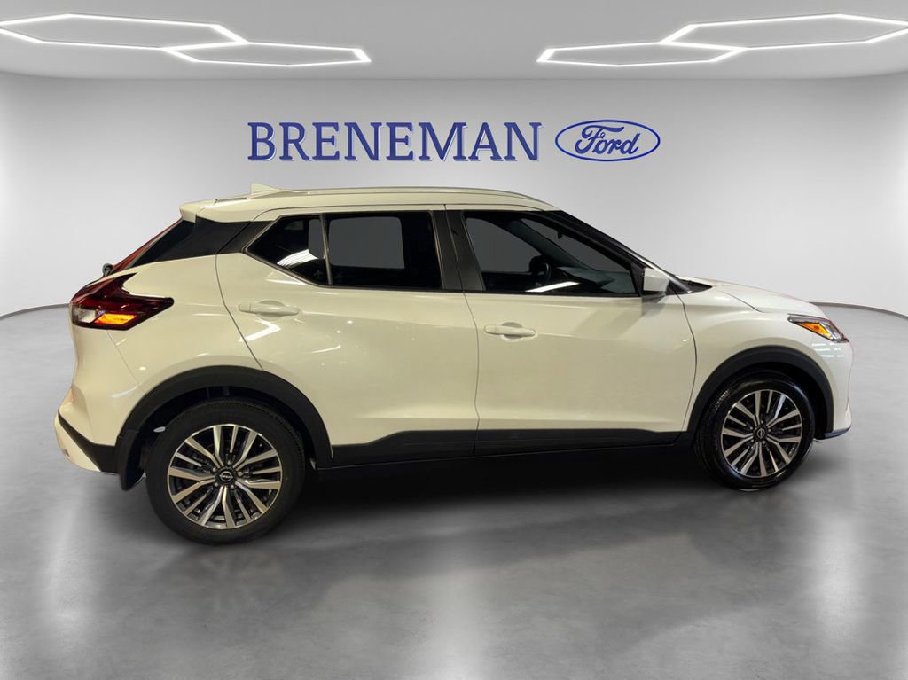 Used 2022 Nissan Kicks SV image 8