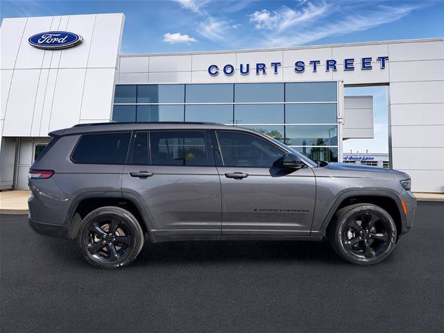 Used 2024 Jeep Grand Cherokee L Limited w/ Black Appearance Package AWD/4WD image 6