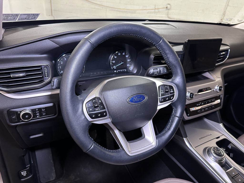 Certified 2022 Ford Explorer XLT w/ Equipment Group 202A image 28