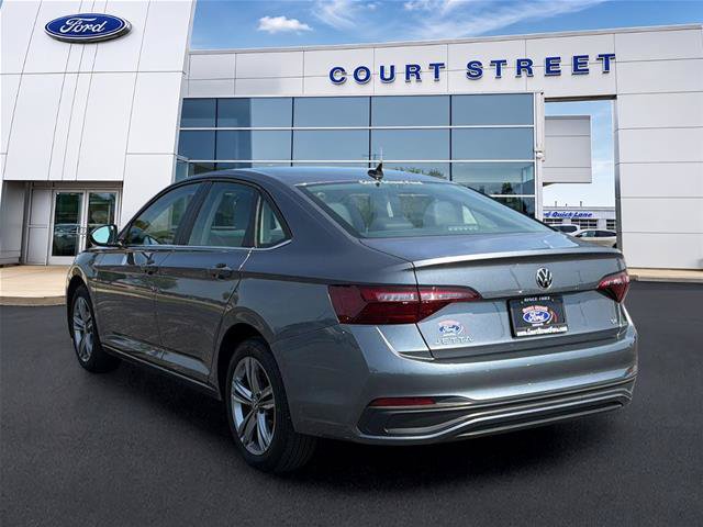 Used 2024 Volkswagen Jetta SE FWD image 7