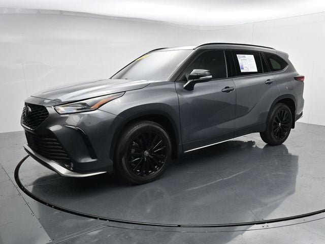 Used 2024 Toyota Highlander XSE AWD/4WD video 4