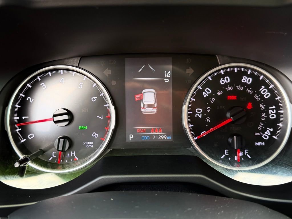 Used 2022 Toyota RAV4 XLE Premium image 20