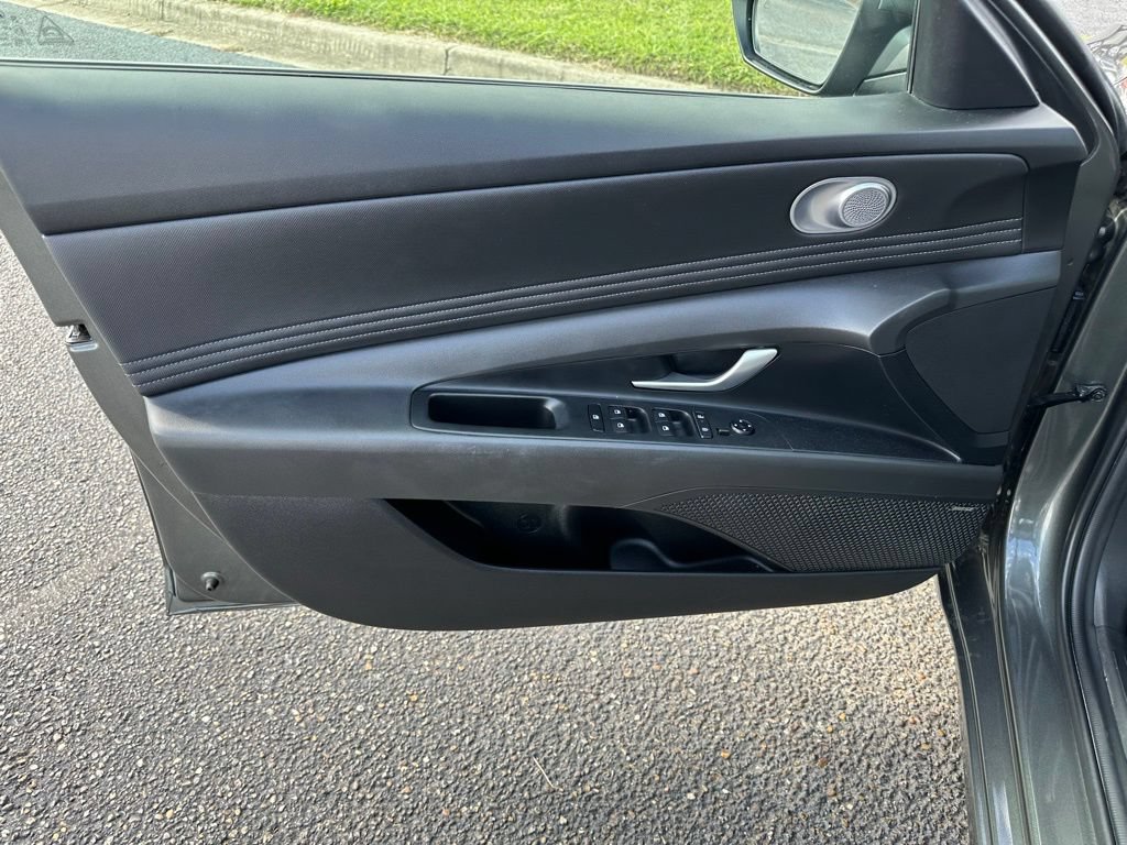 Used 2024 Hyundai Elantra Limited FWD image 10