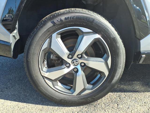 Used 2021 Toyota RAV4 SE w/ Weather & Moonroof Package image 23