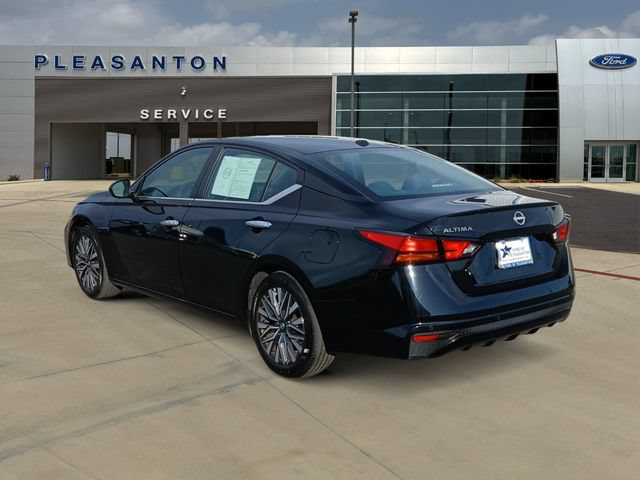 Used 2025 Nissan Altima 2.5 SV FWD image 3