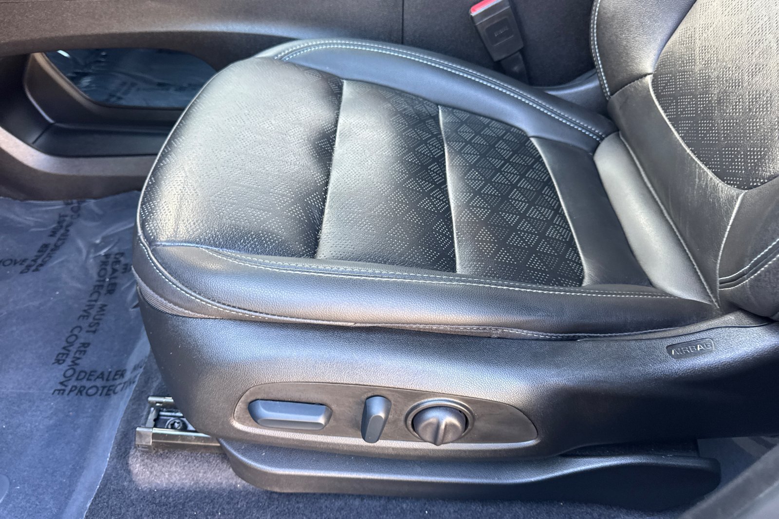 Used 2023 Chevrolet Bolt LT w/ Infotainment Package FWD image 13