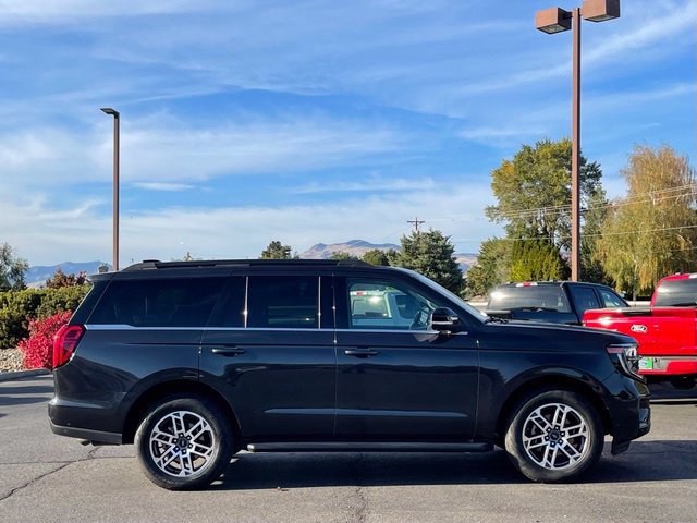 Certified 2025 Ford Expedition Active AWD/4WD image 2