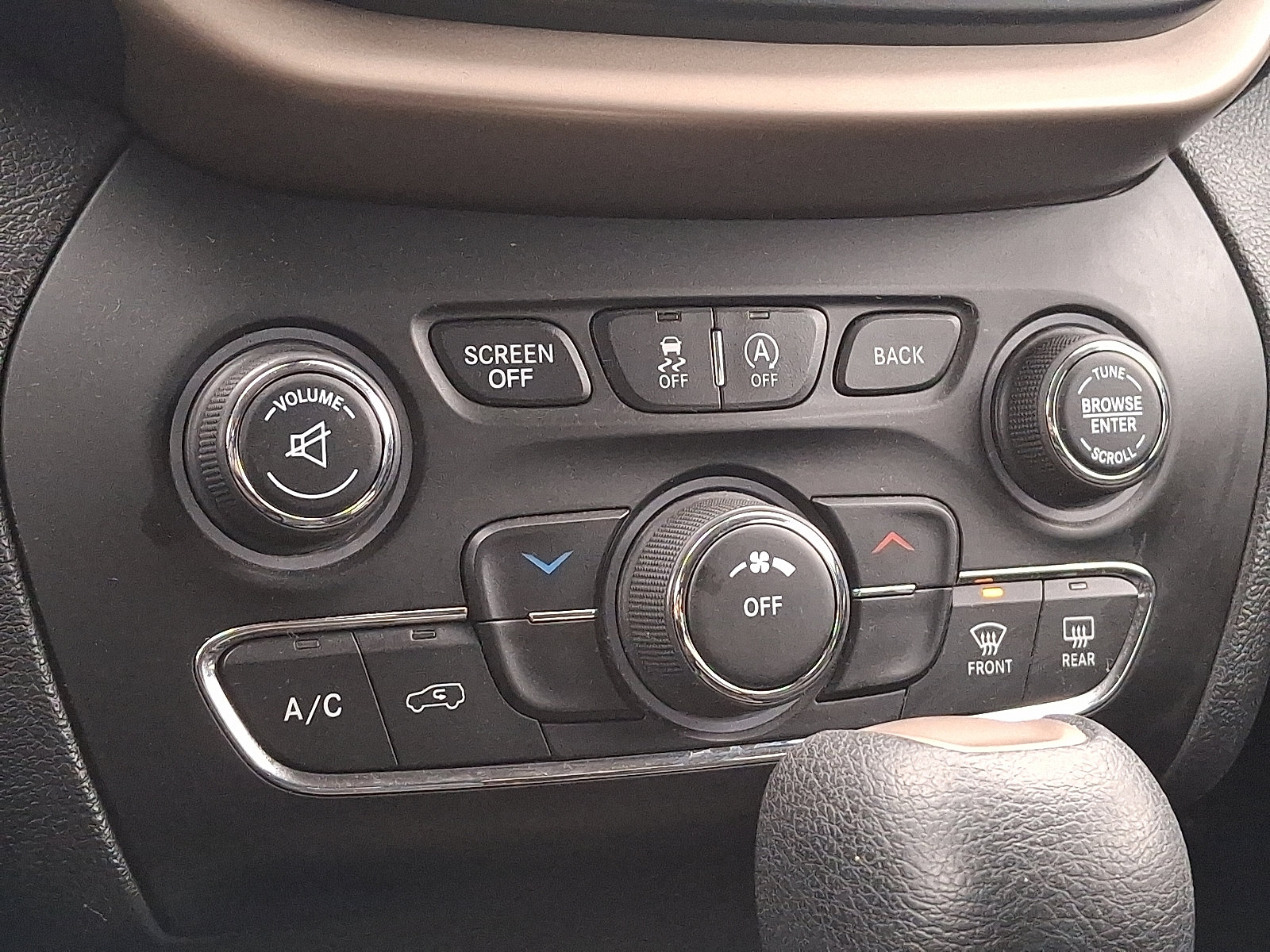 Used 2017 Jeep Cherokee Latitude w/ Cold Weather Group image 15