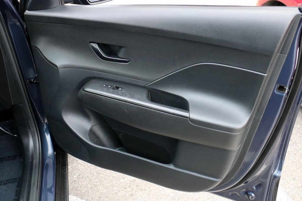 Used 2025 Hyundai Kona SEL image 30