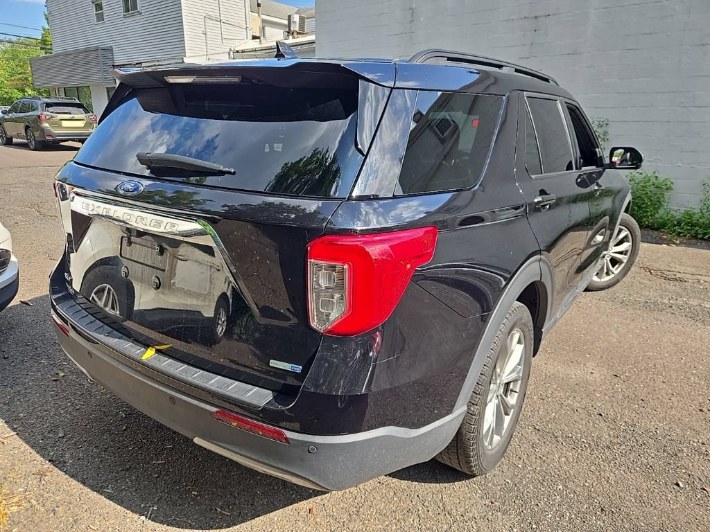 Certified 2020 Ford Explorer XLT w/ Equipment Group 202A AWD/4WD image 4