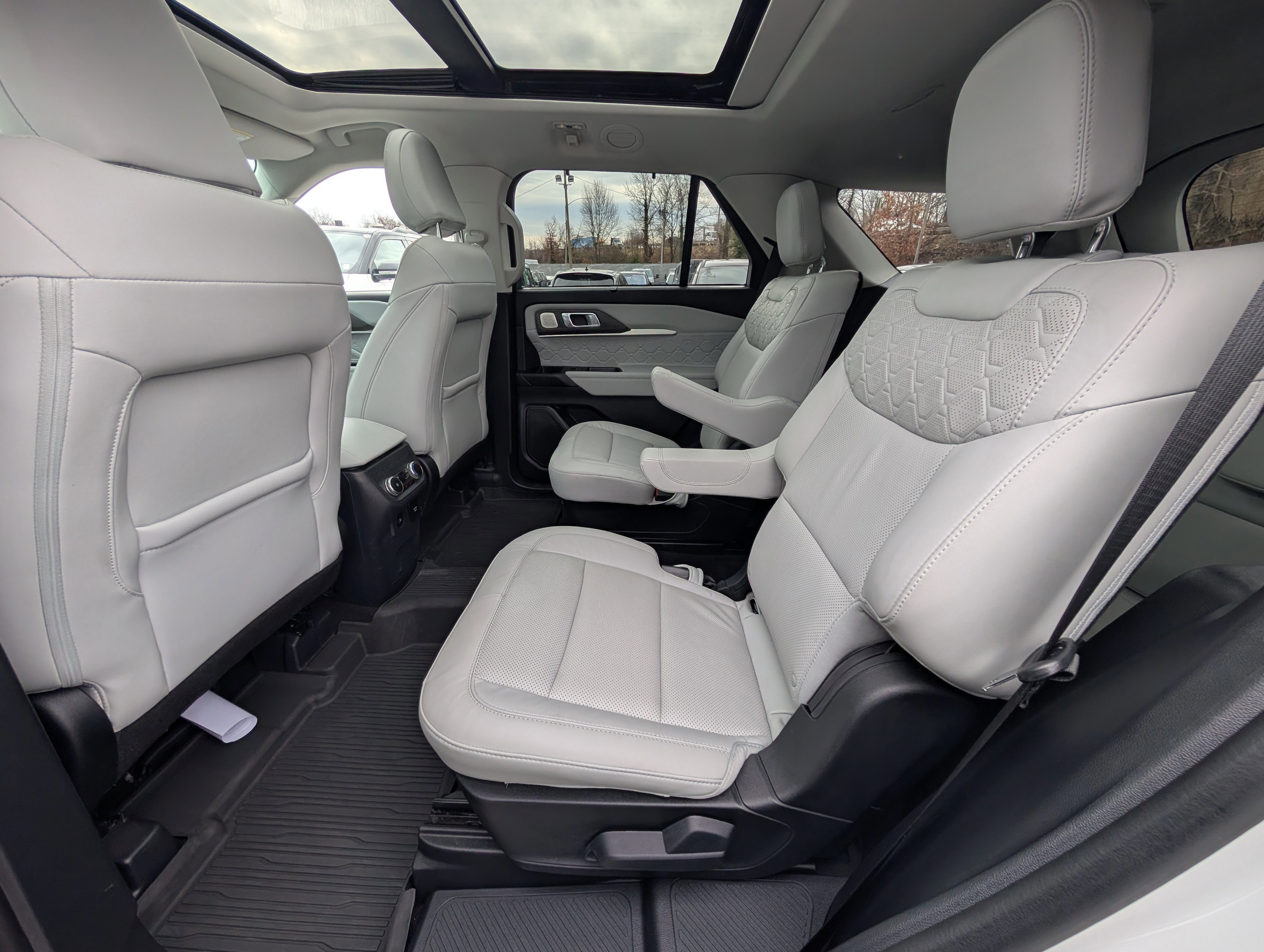 Certified 2025 Ford Explorer Platinum w/ Ultimate Package image 18