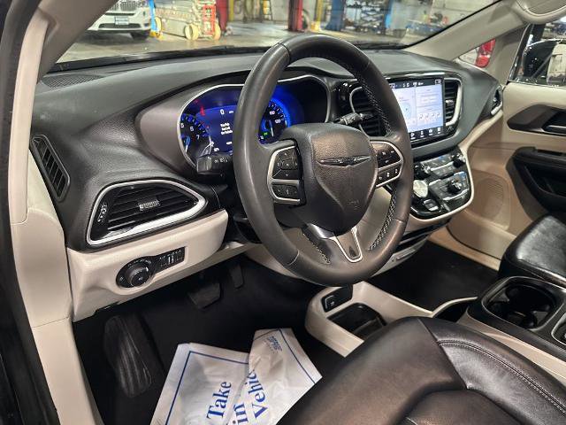 Used 2024 Chrysler Pacifica Touring-L image 13