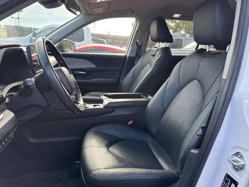 Used 2024 Toyota Grand Highlander AWD Hybrid image 8