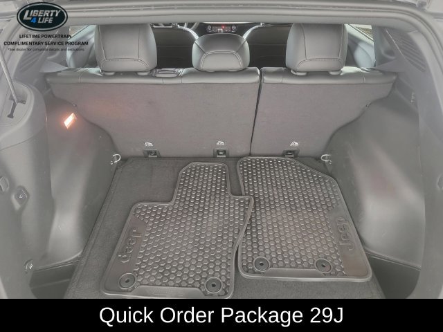 Used 2023 Jeep Compass Latitude w/ Convenience Group AWD/4WD image 16