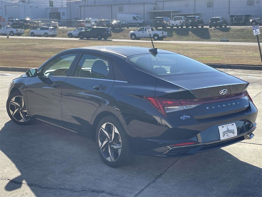 Used 2023 Hyundai Elantra Limited w/ Cargo Package image 3