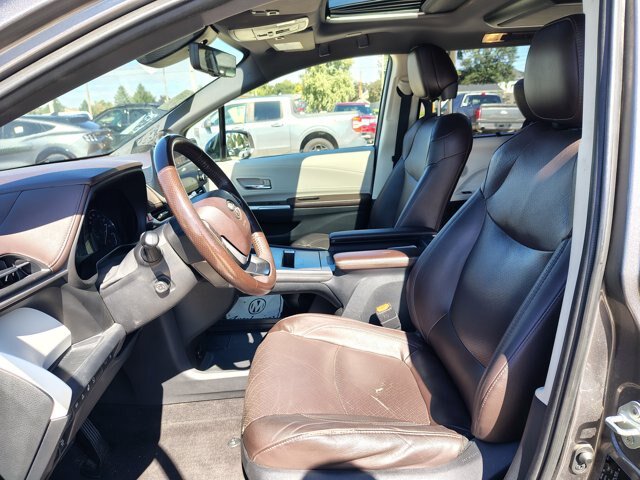 Used 2021 Toyota Sienna Platinum AWD/4WD image 11