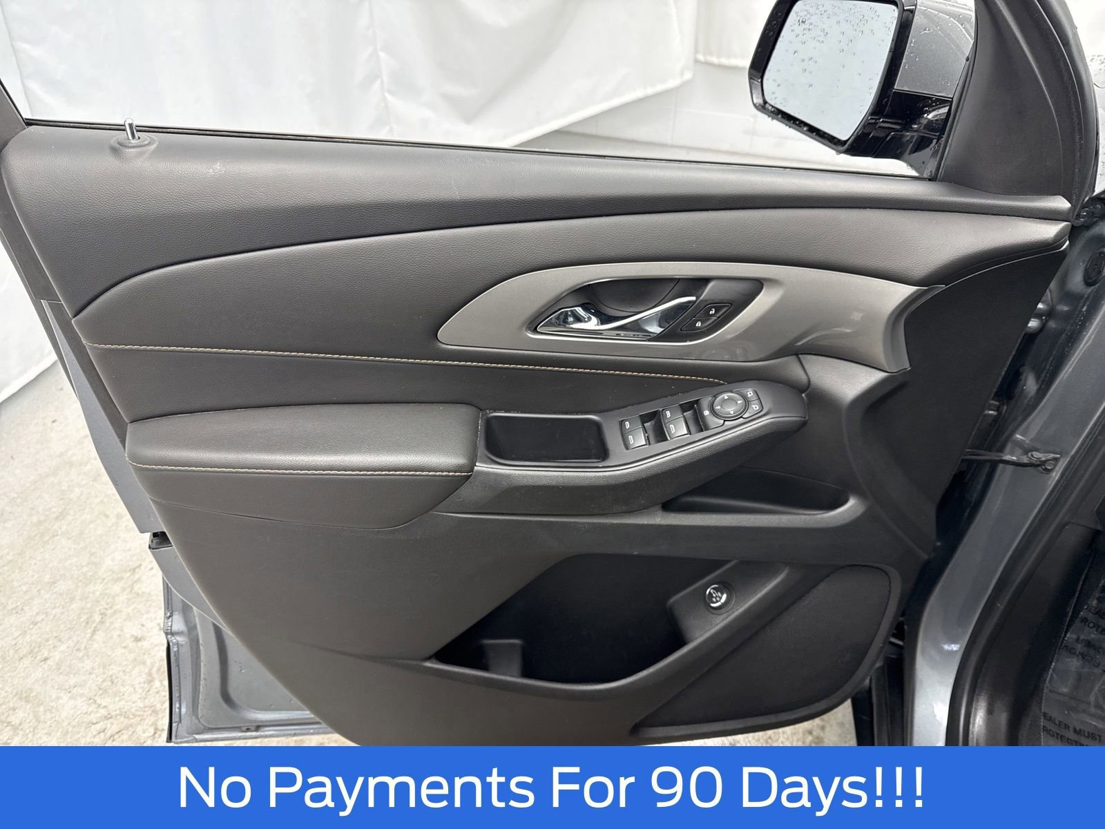 Used 2020 Chevrolet Traverse LT image 13