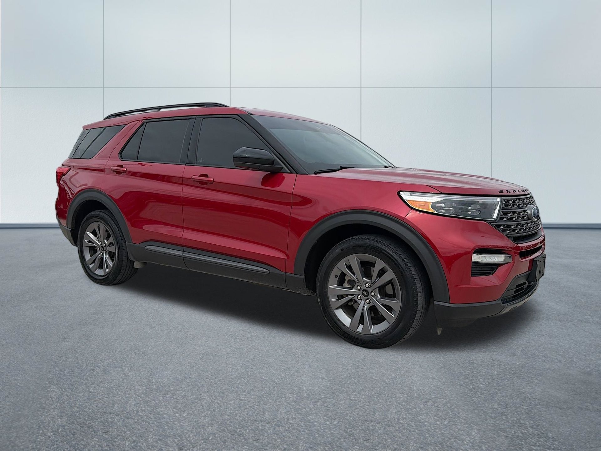 Certified 2022 Ford Explorer XLT w/ Equipment Group 202A AWD/4WD image 3