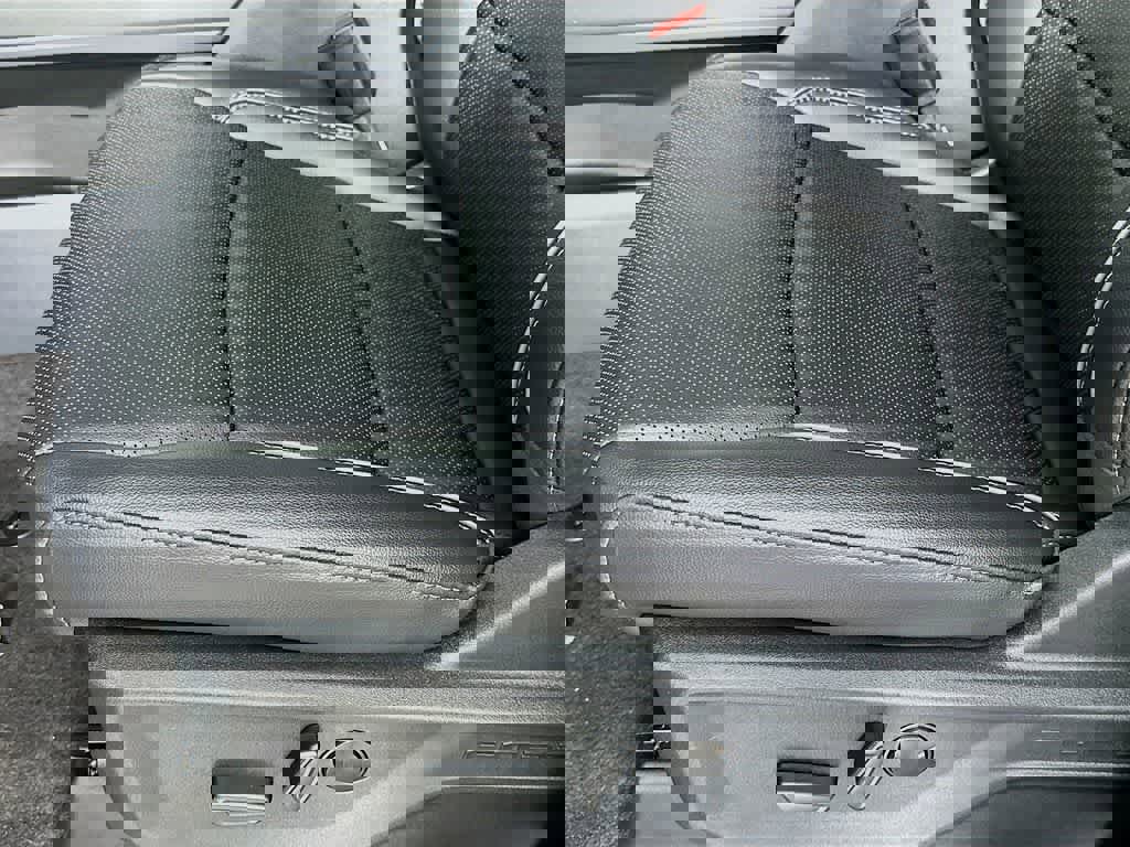 Certified 2025 Ford F150 Lariat w/ Equipment Group 501A Mid image 31