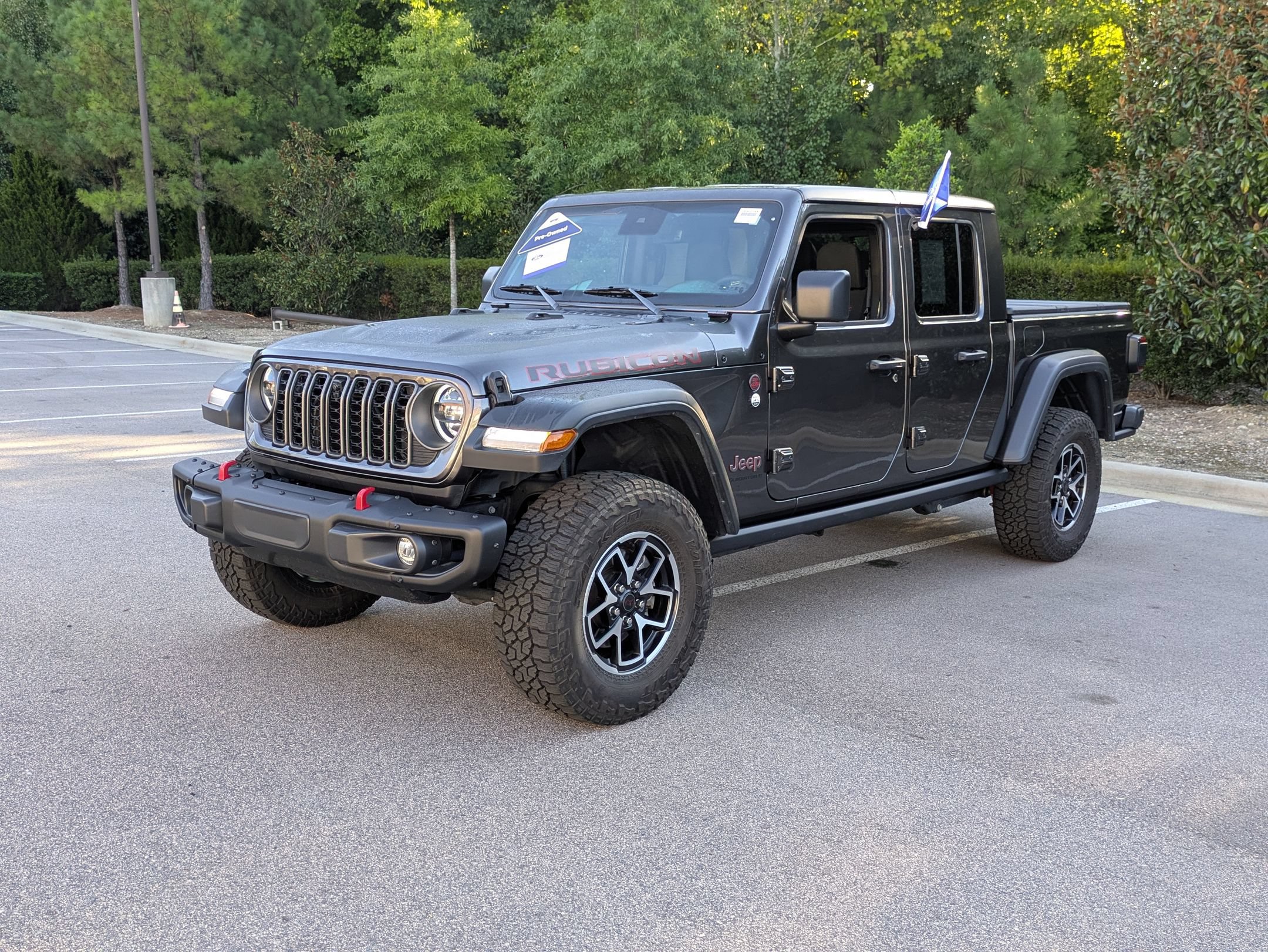 Used 2025 Jeep Gladiator Rubicon w/ Safety Group AWD/4WD image 8