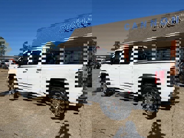 Used 2018 GMC Sierra 1500 SLT image 2