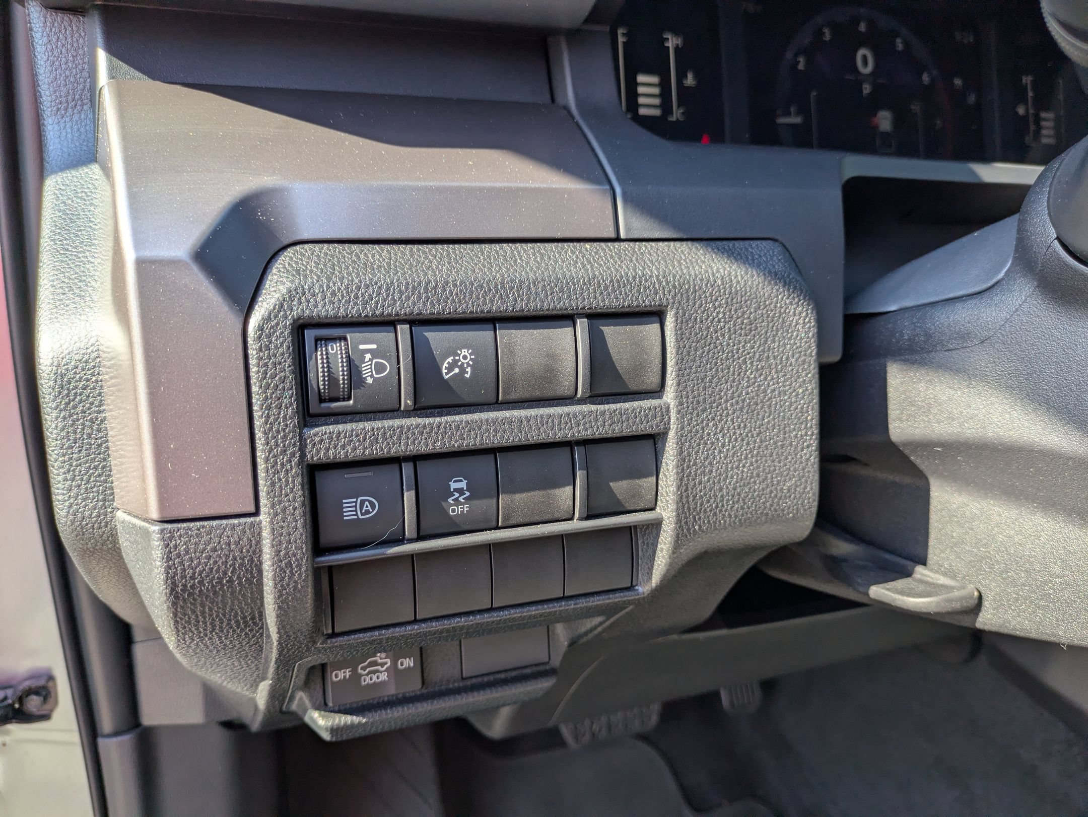 Used 2025 Toyota Tacoma SR5 AWD/4WD image 17