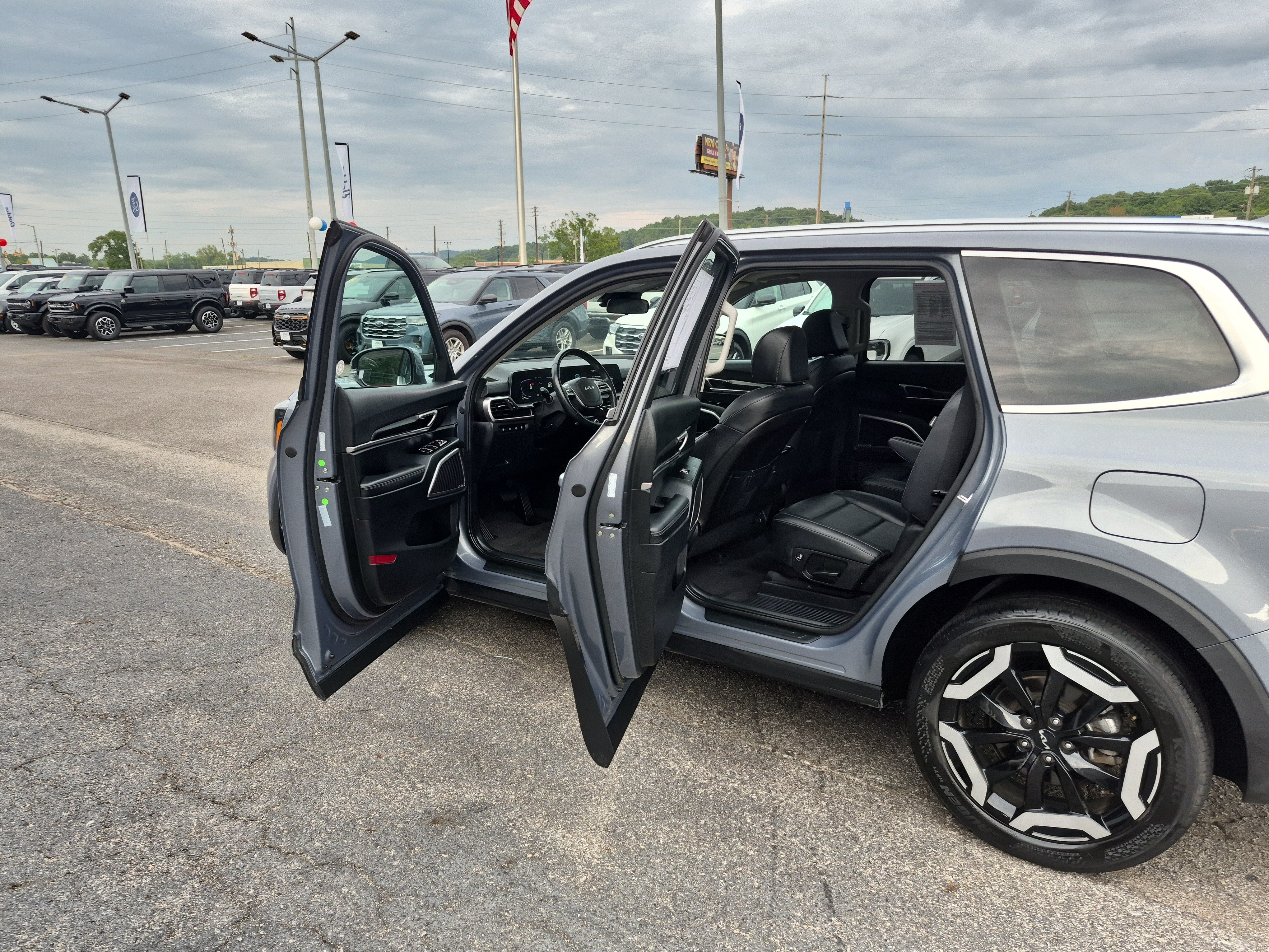 Used 2025 Kia Telluride S FWD image 14