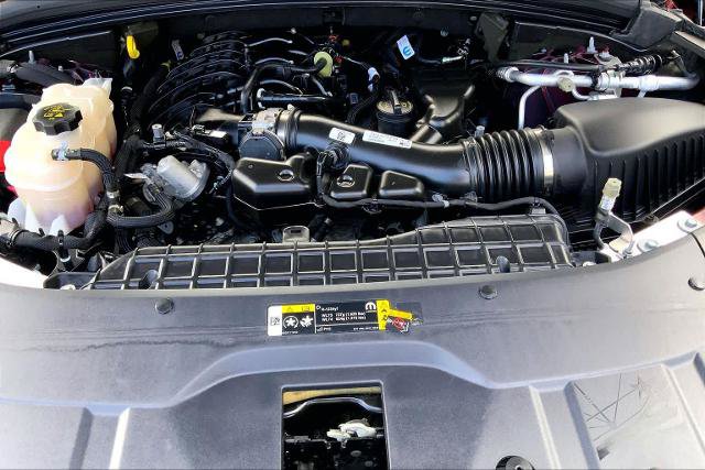 Used 2024 Jeep Grand Cherokee Altitude AWD/4WD image 31