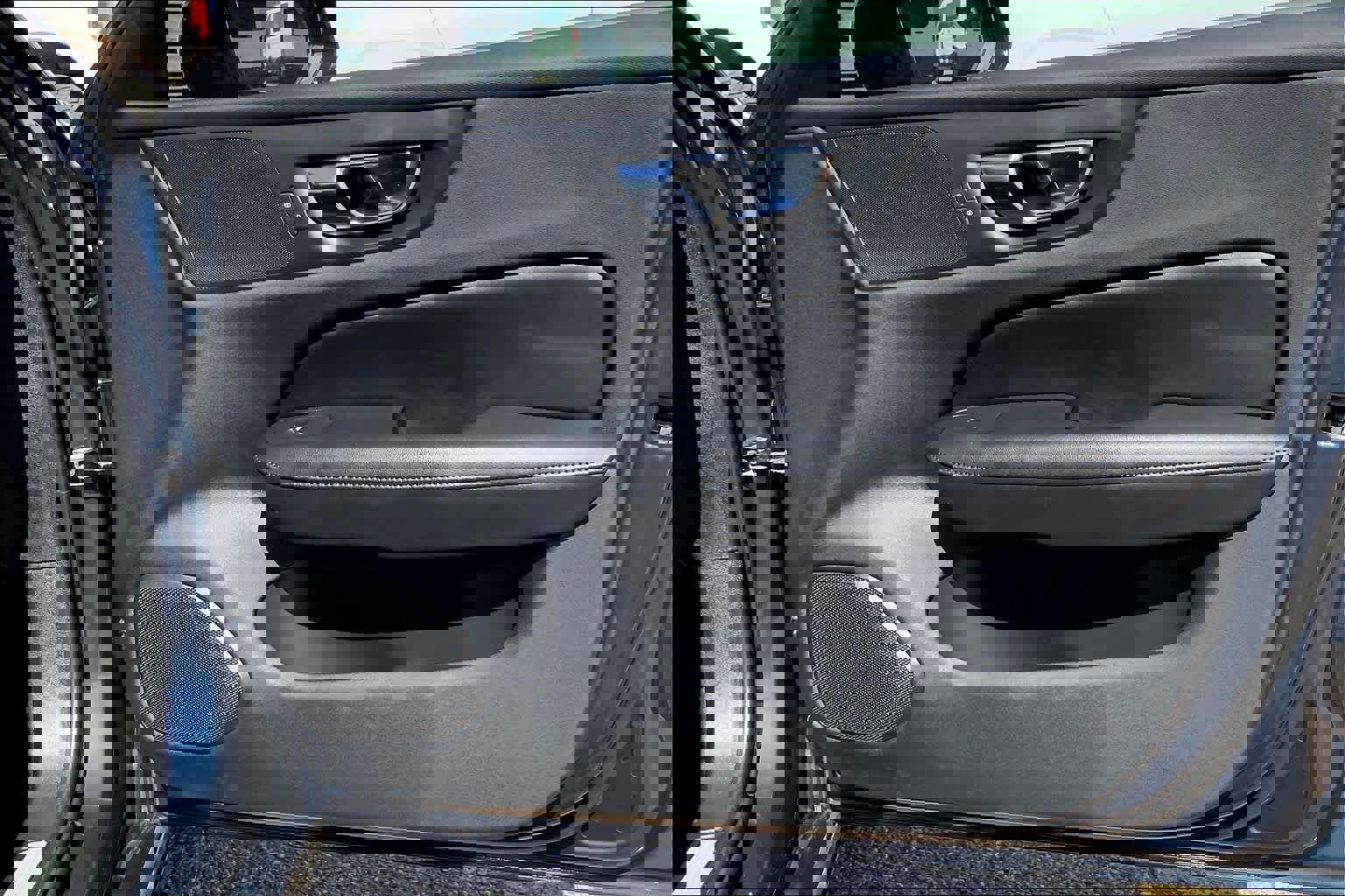 Used 2023 Volvo S60 B5 Plus image 23