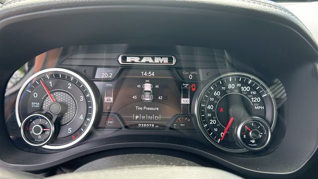 Used 2022 RAM 1500 Laramie AWD/4WD image 18