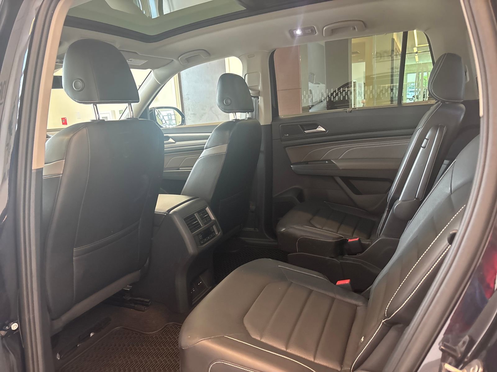 Used 2022 Volkswagen Atlas SEL Premium AWD/4WD image 10