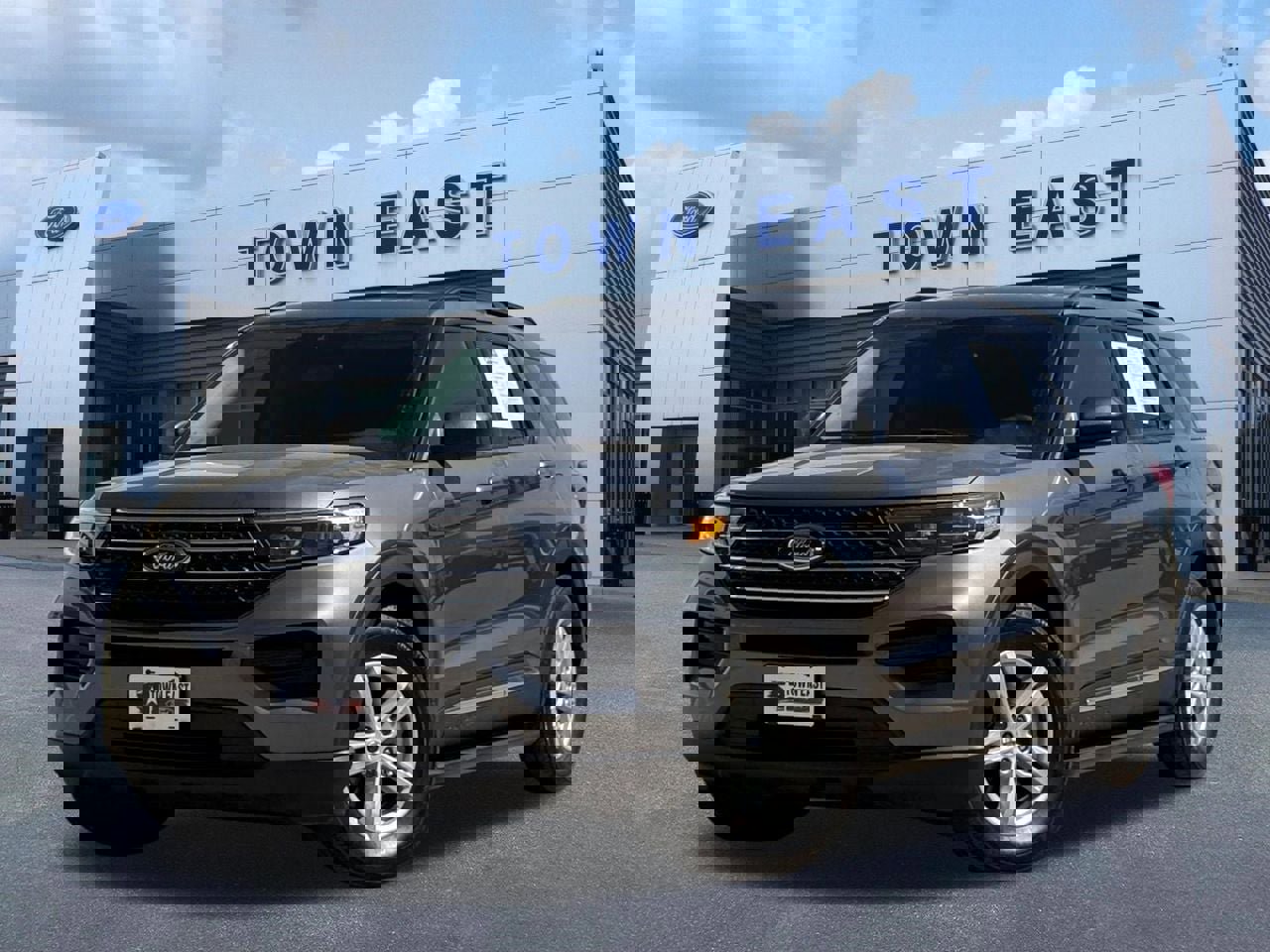 Certified 2024 Ford Explorer XLT image 1