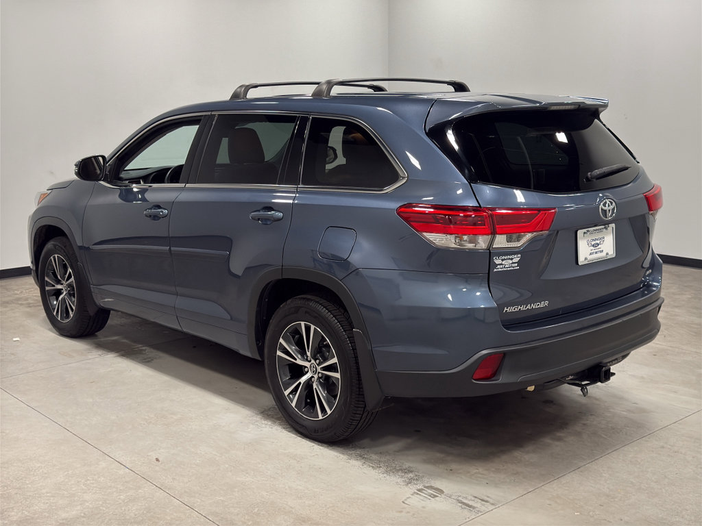 Used 2017 Toyota Highlander LE image 6