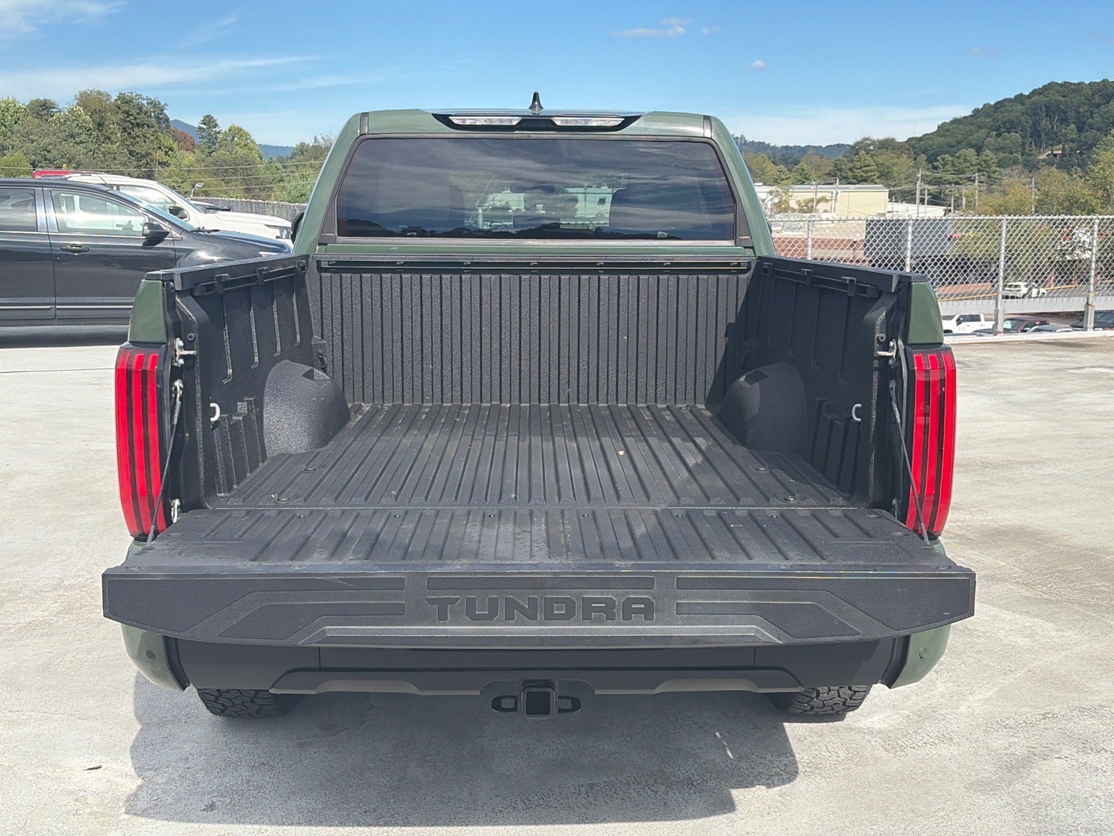 Used 2023 Toyota Tundra SR5 w/ SR5 Convenience Package AWD/4WD image 4