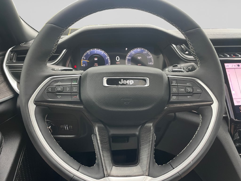 Used 2024 Jeep Grand Cherokee Limited AWD/4WD image 25