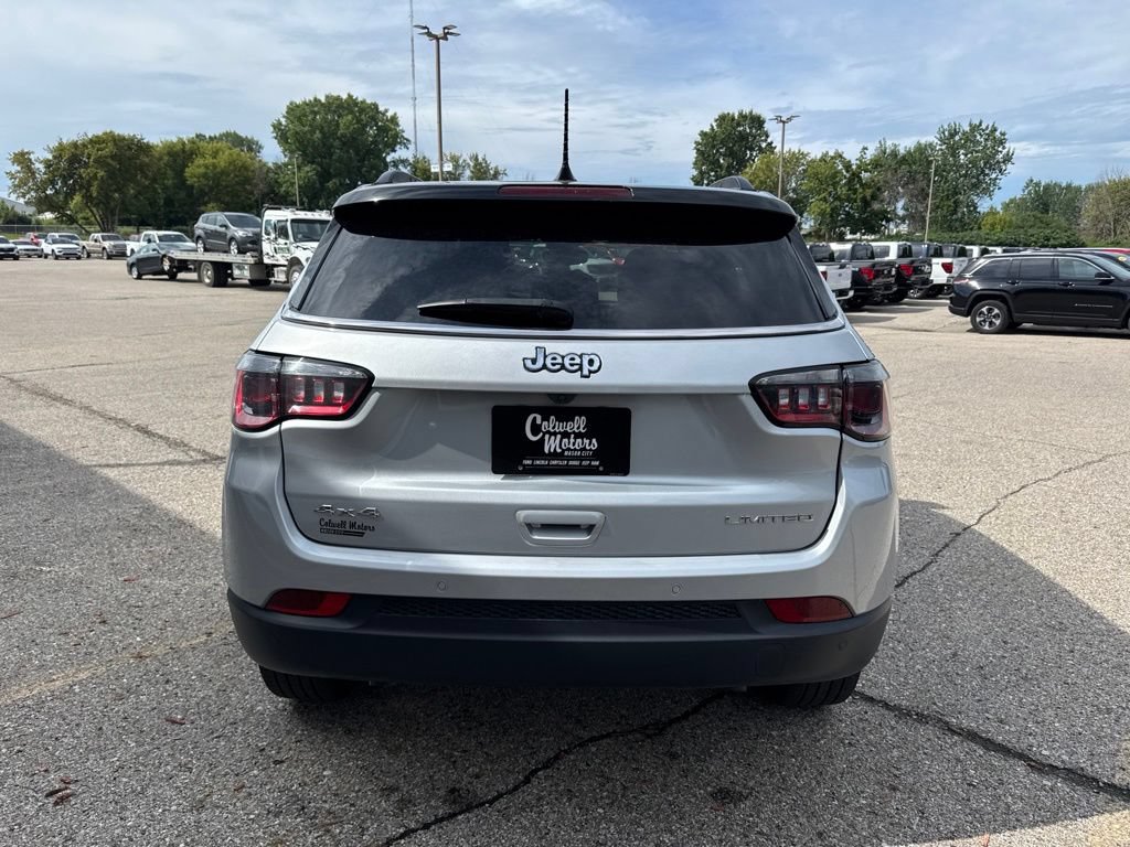 Used 2025 Jeep Compass Limited AWD/4WD image 4