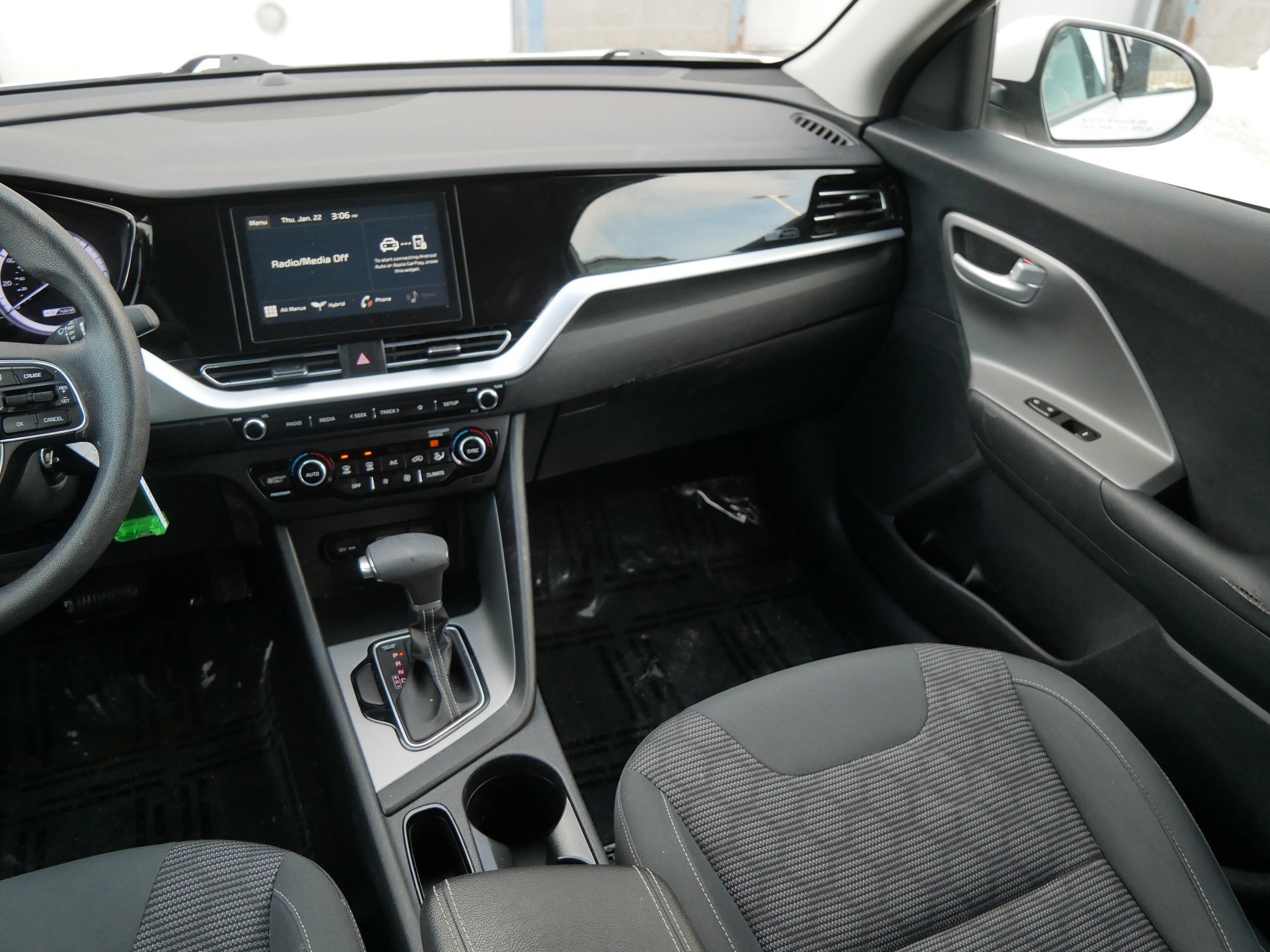 Used 2021 Kia Niro LX image 11