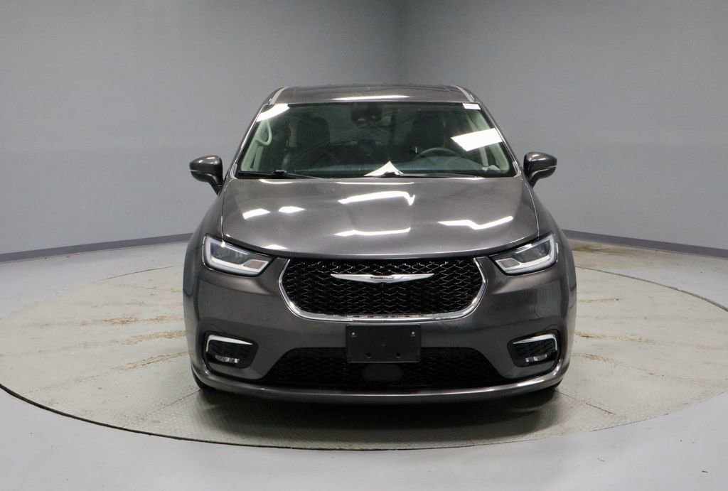 Used 2023 Chrysler Pacifica Touring-L FWD image 6