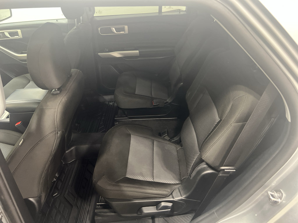 Certified 2024 Ford Explorer XLT RWD image 17