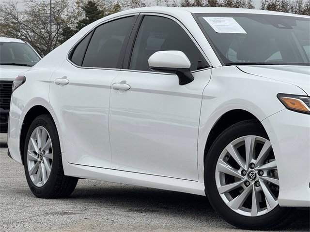 Used 2023 Toyota Camry LE image 3
