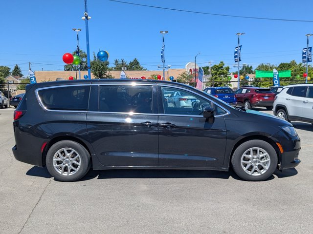 Used 2023 Chrysler Voyager LX FWD image 3