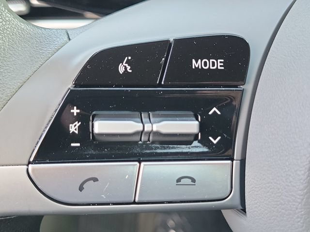 Used 2023 Hyundai Elantra SEL FWD image 8