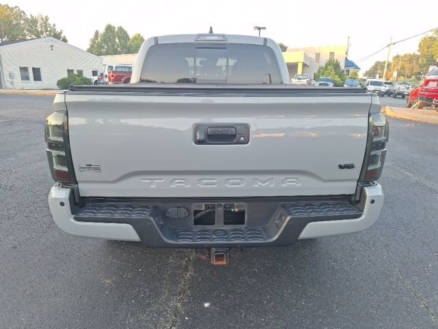 Used 2020 Toyota Tacoma TRD Sport w/ TRD Premium Sport Package AWD/4WD image 4