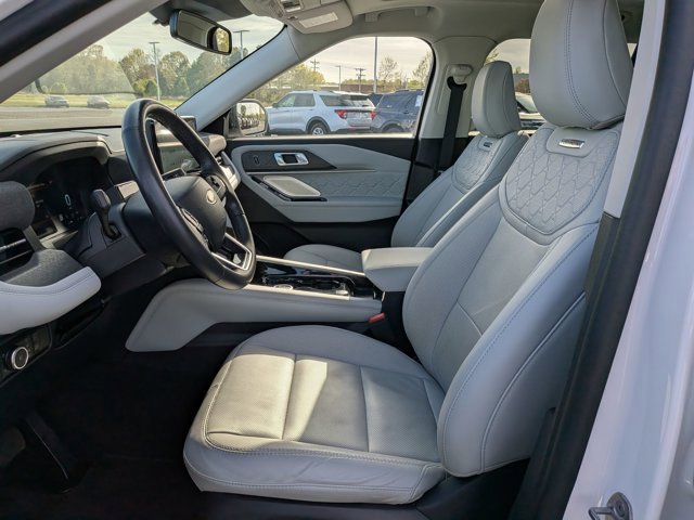 Certified 2025 Ford Explorer Platinum w/ Ultimate Package AWD/4WD image 15